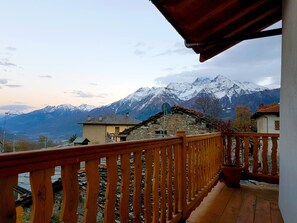 Romantic Suite, Jetted Tub (Tendresse) | Balcony - Maison Du-Noyer (Aosta)