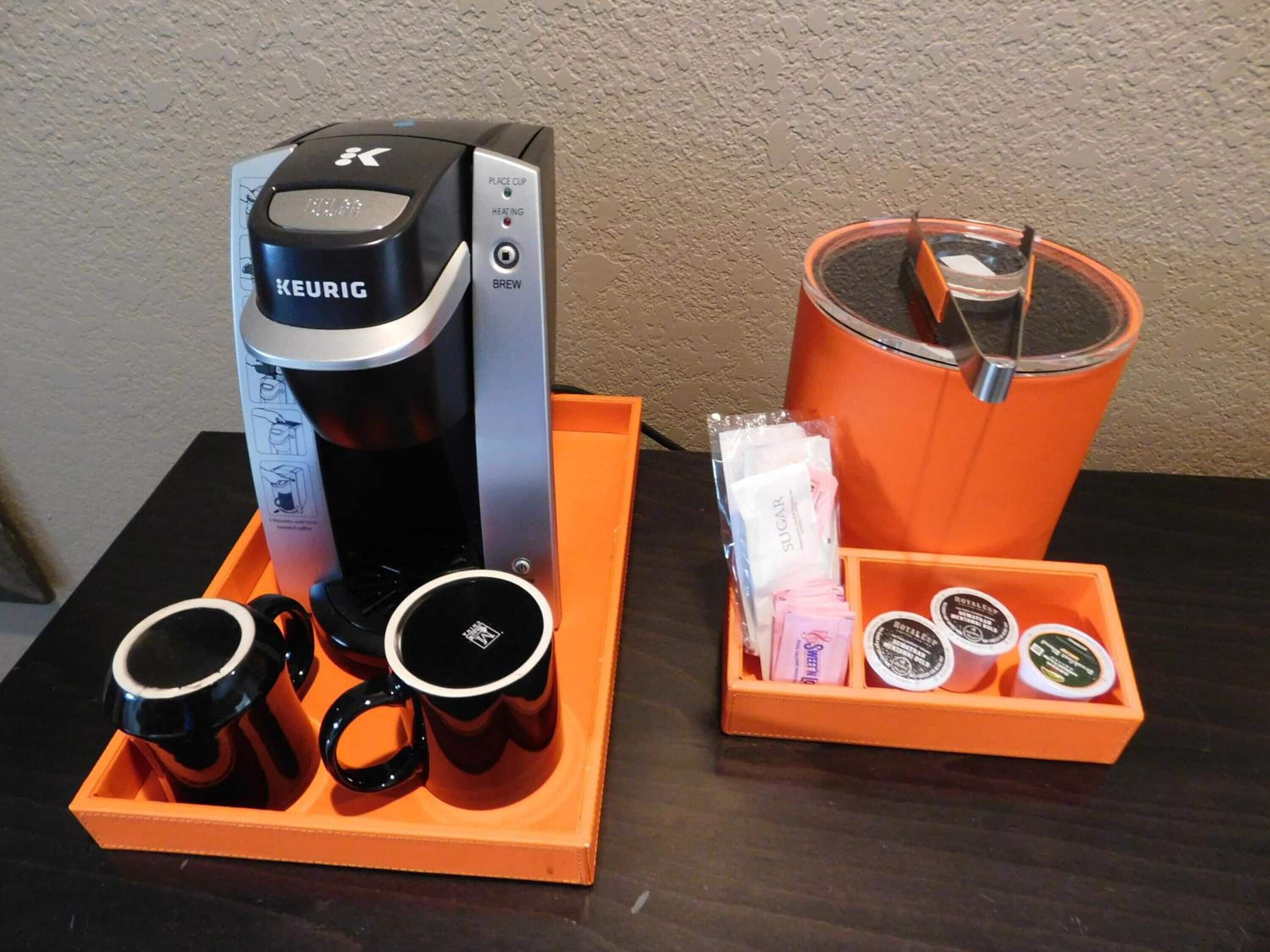 fridge, coffee/tea maker