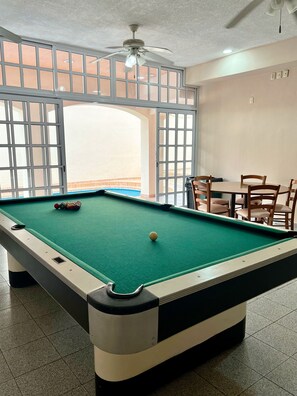 Außenpool, geöffnet von 09:00 Uhr bis 22:00 Uhr, Cabañas (kostenlos)