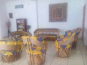 Lobby sitting area - Hotel Sarabi Barra de Navidad (Barra de Navidad)