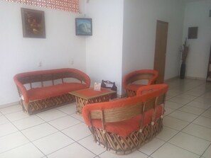 Lobby sitting area - Hotel Sarabi Barra de Navidad (Barra de Navidad)