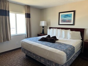 Family Suite | Premium bedding, in-room safe, iron/ironing board, bed sheets - El Coronado Resort (Wildwood Crest)