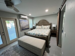 Signature-Suite, 1 Schlafzimmer, Küche (Captain's Cottage) | Hochwertige Bettwaren, individuell dekoriert, individuell eingerichtet