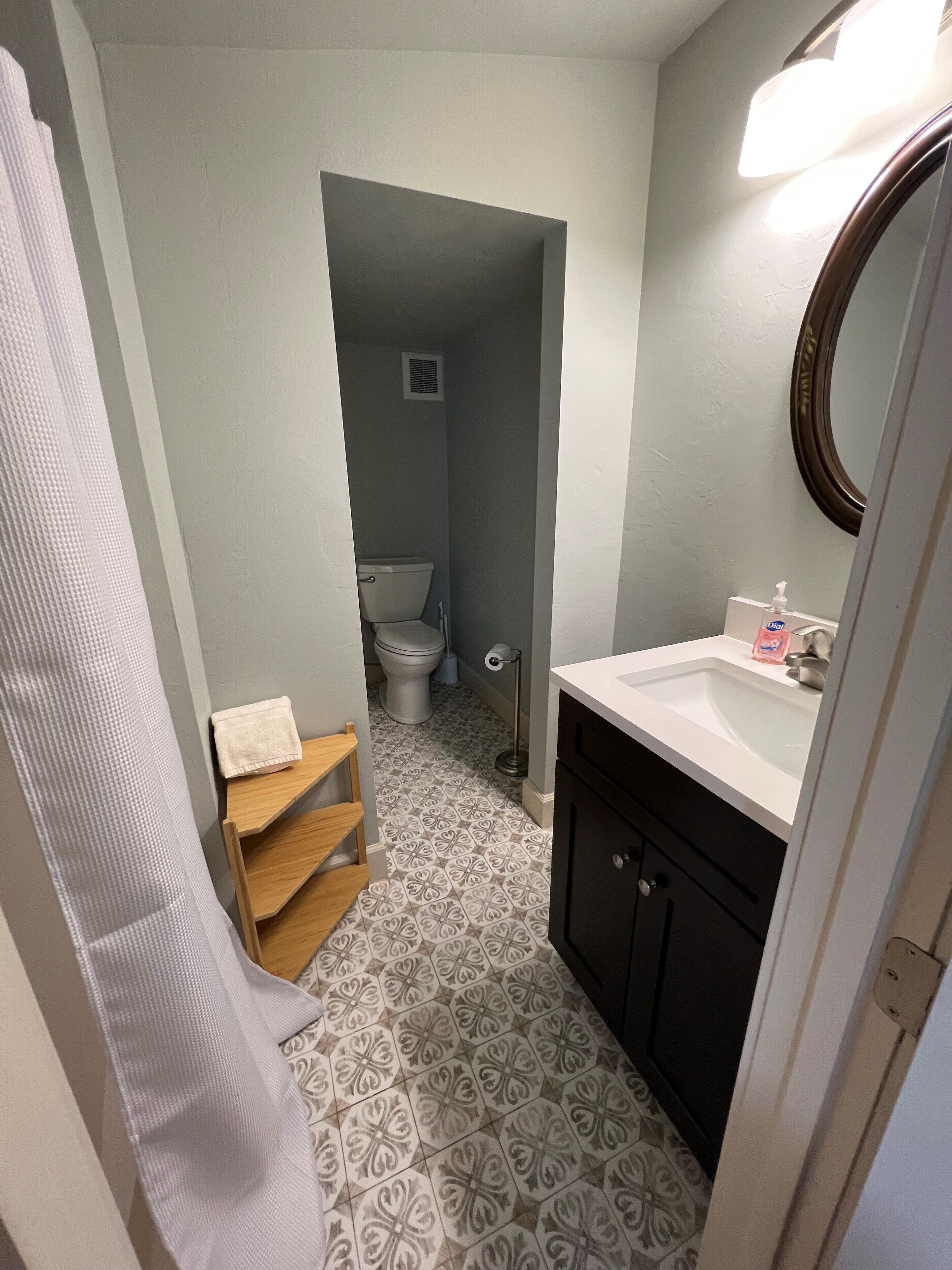 junior room, 1 queen bed, refrigerator & microwave (birdhouse ) | bathroom | shower, free toiletries, hair dryer, towels