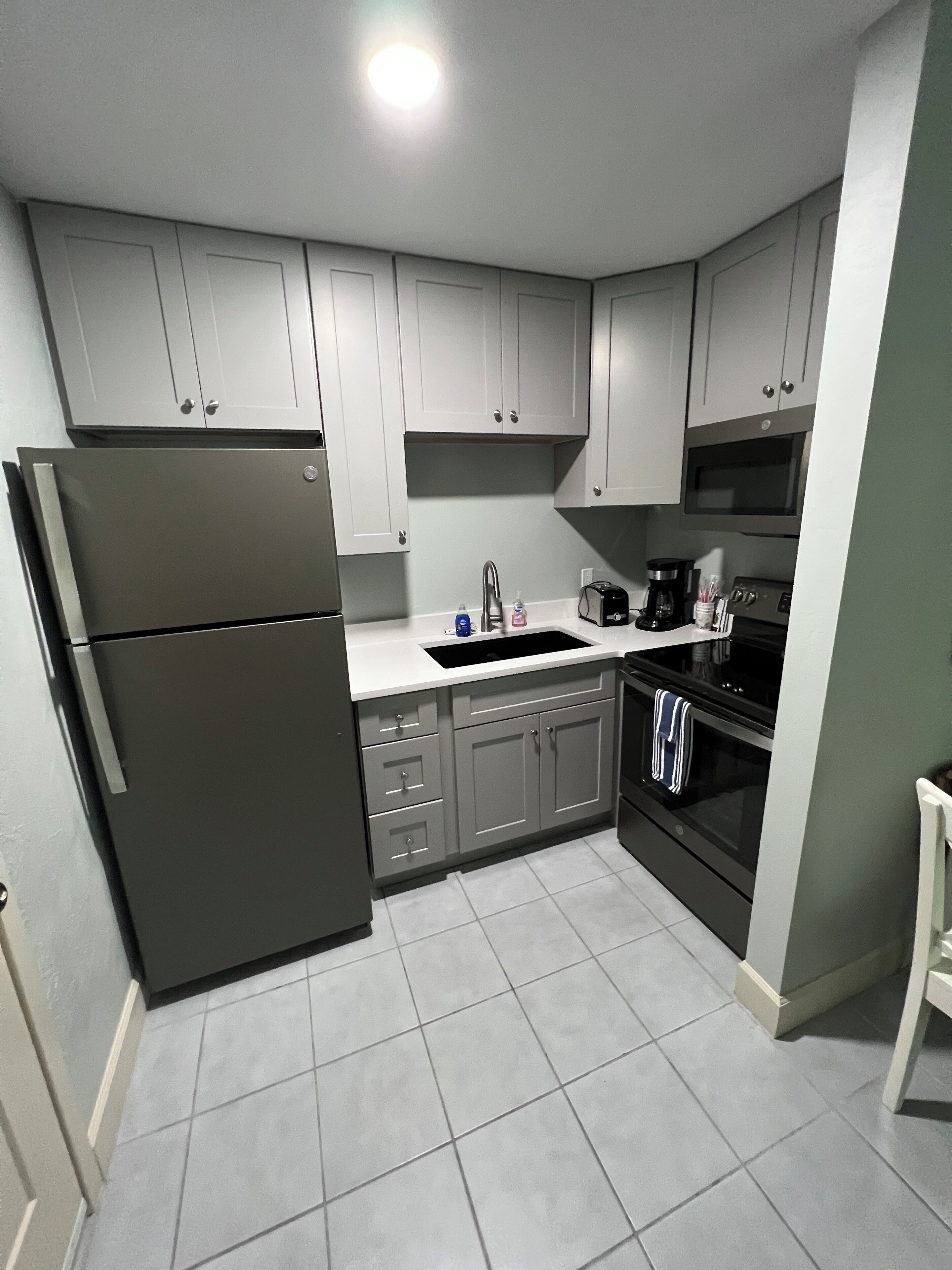 family suite, 1 bedroom, kitchen (tarpon cottage) | private kitchen | full-sized fridge, microwave, coffee/tea maker, toaster
