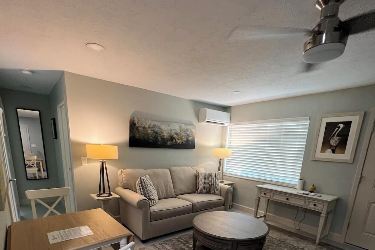 Family Suite, 1 Bedroom, Kitchen (Tarpon Cottage) | Living area