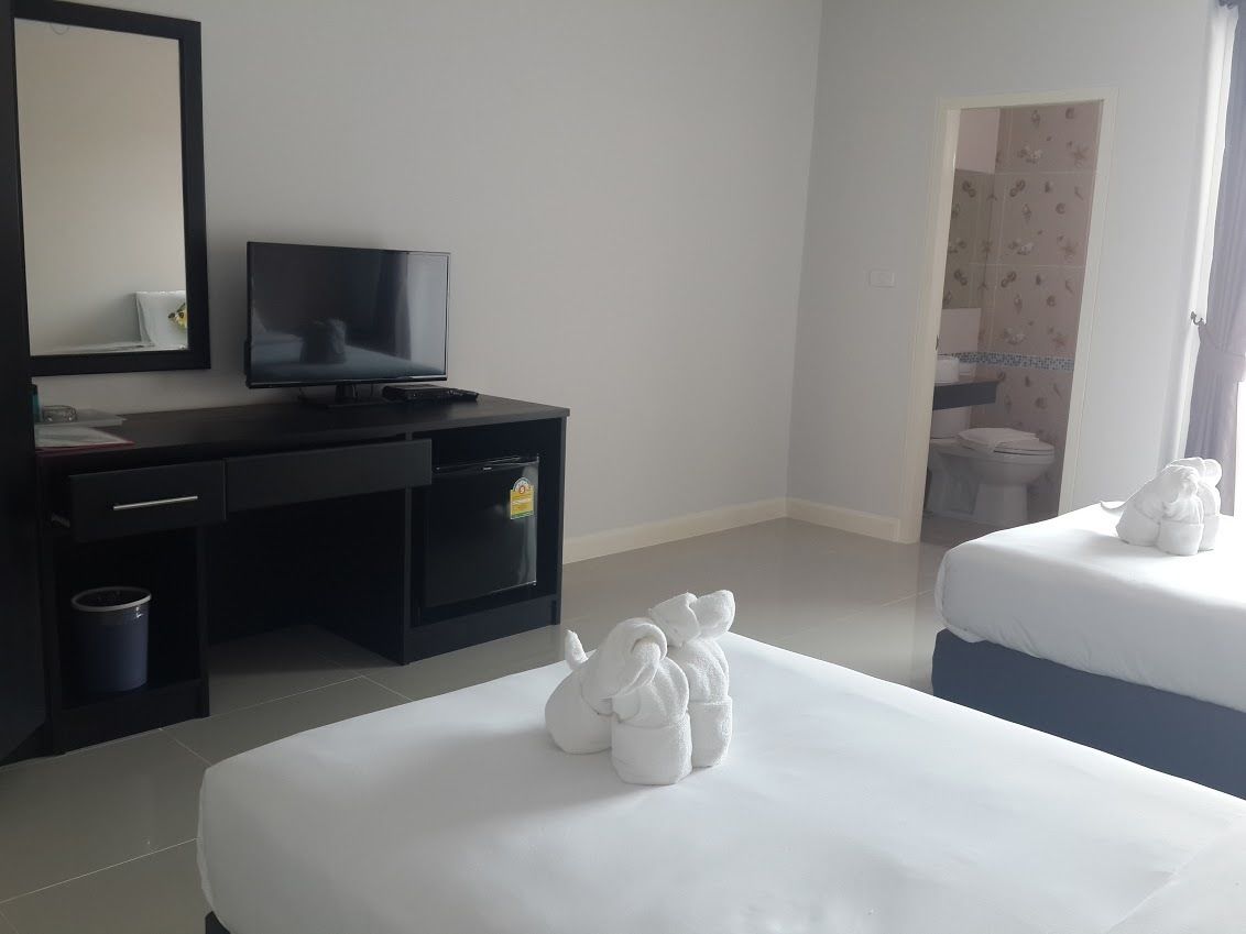 standard twin room | in-room safe, free cots/infant beds, rollaway beds, free wifi