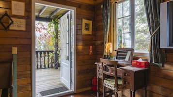 Habitación clásica con 2 camas individuales, 2 camas individuales | Servicios de la habitación