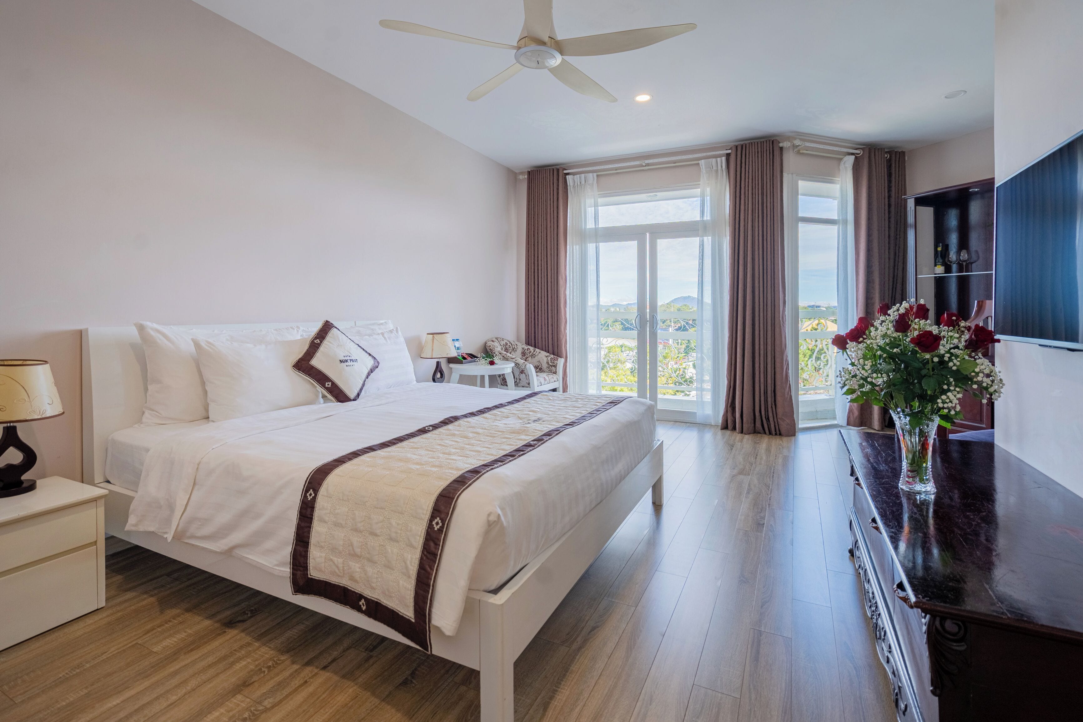 Deluxe Double Room | Free minibar, in-room safe, soundproofing, free WiFi