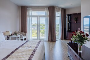 Quarto casal luxo | Frigobar (abastecido com itens grátis), cofres nos quartos