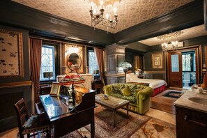 Superior Double Room | Minibar, in-room safe, desk, soundproofing - The Old England Manor (Ren'ai)