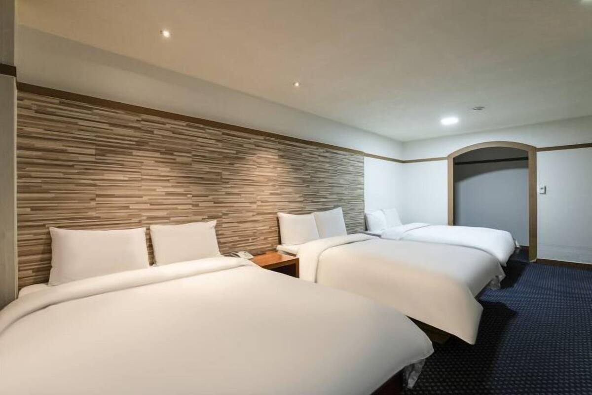 Premium bedding, desk, blackout curtains, soundproofing