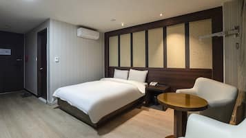 Deluxe Double | Premium bedding, desk, blackout drapes, soundproofing