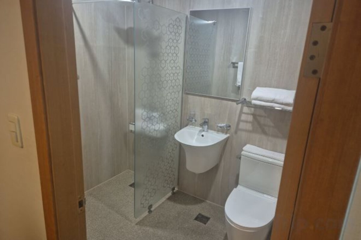 Bathroom | Deep soaking tub, free toiletries, hair dryer, slippers