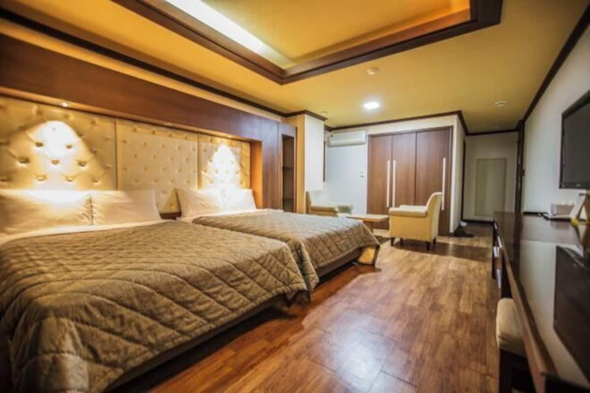 Premium bedding, desk, blackout curtains, soundproofing