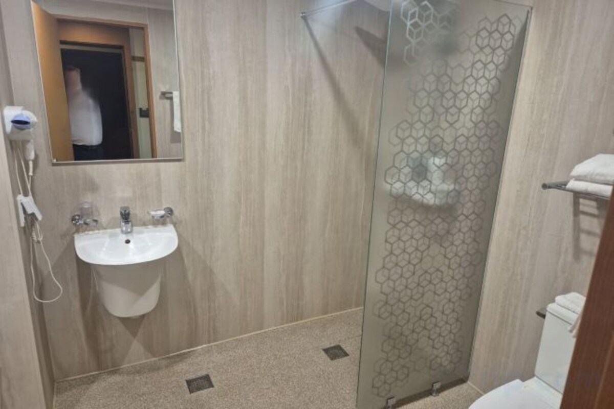 Bathroom | Deep soaking tub, free toiletries, hair dryer, slippers