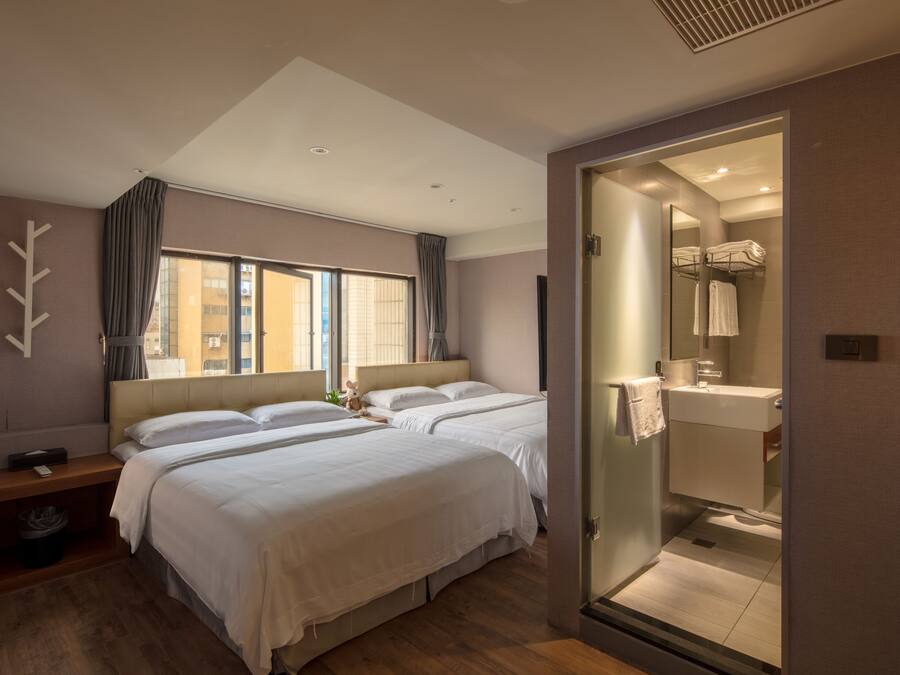 Luxury Double or Twin Room, 1 Bedroom | Premium bedding, in-room safe, desk, soundproofing