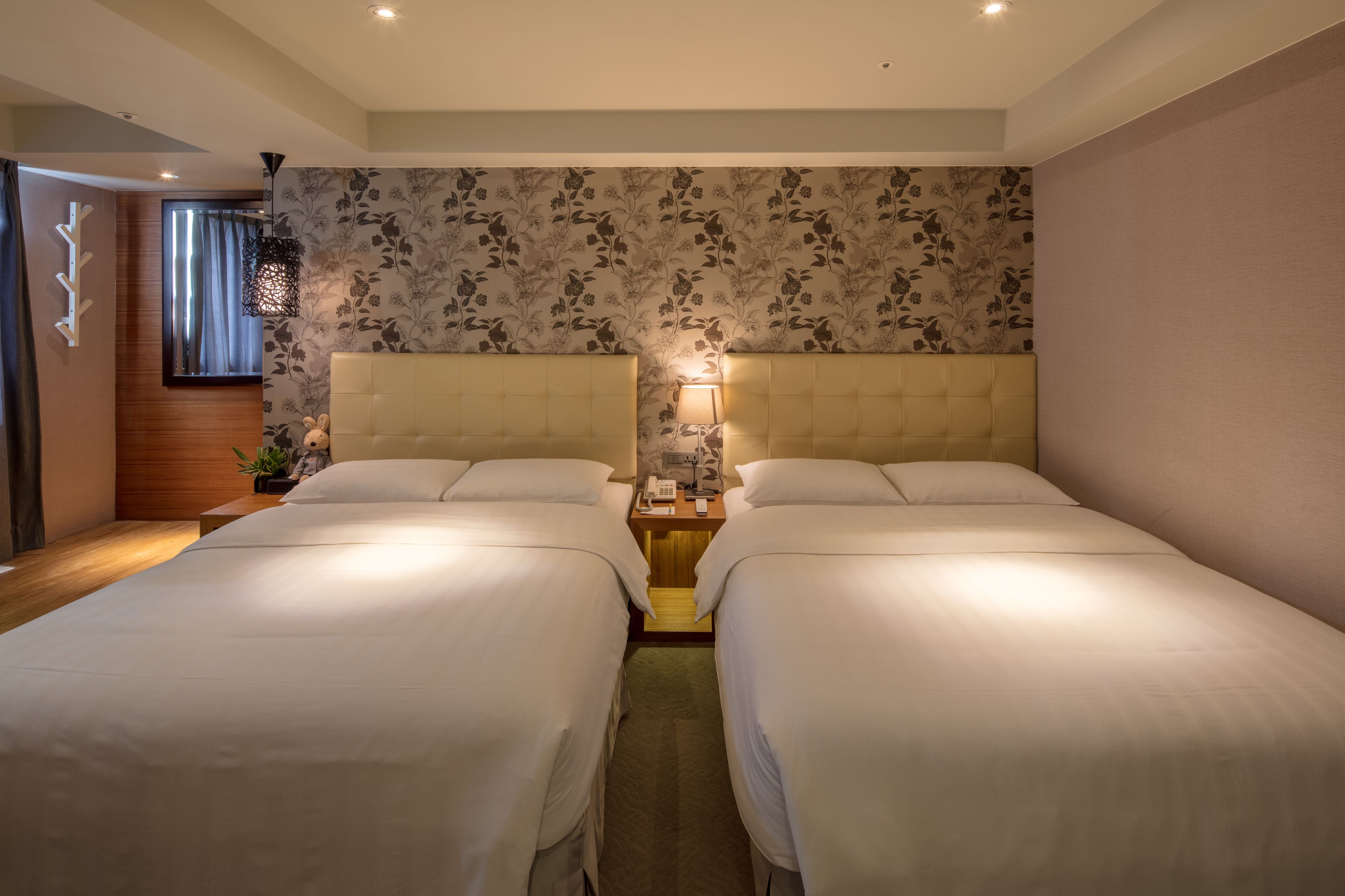 deluxe quadruple room, 1 bedroom | 1 bedroom, premium bedding, in-room safe, desk