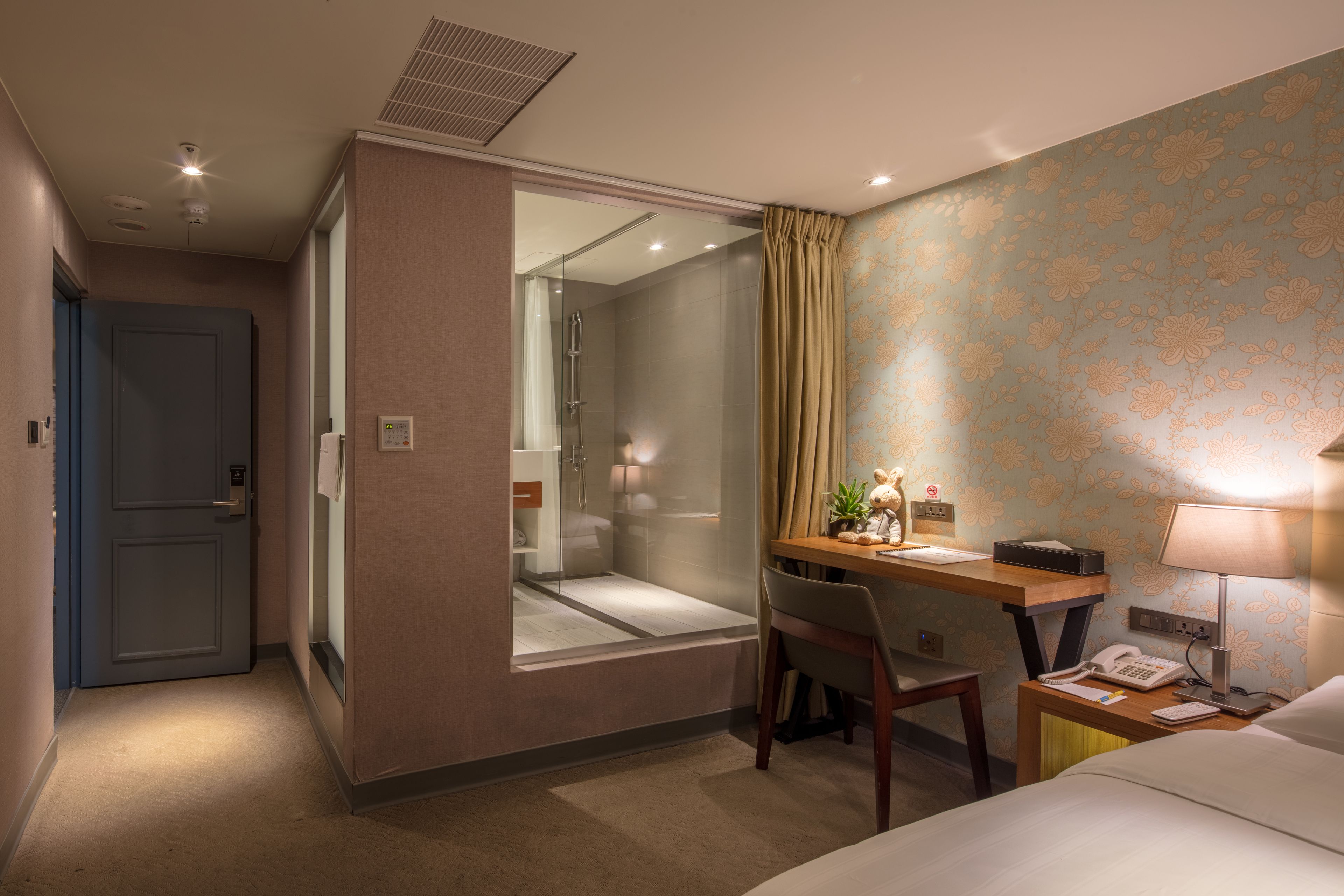 elite double room, 1 bedroom, no windows | 1 bedroom, premium bedding, in-room safe, desk