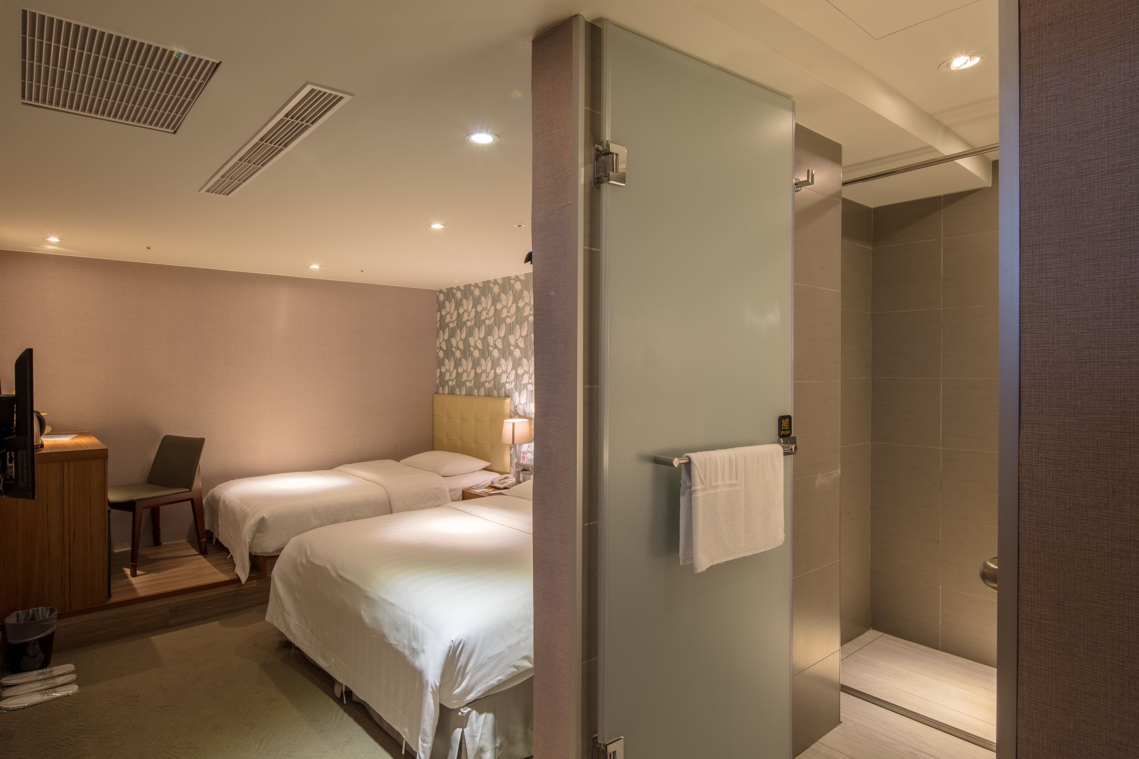 elite twin room, 1 bedroom, no windows | 1 bedroom, premium bedding, in-room safe, desk