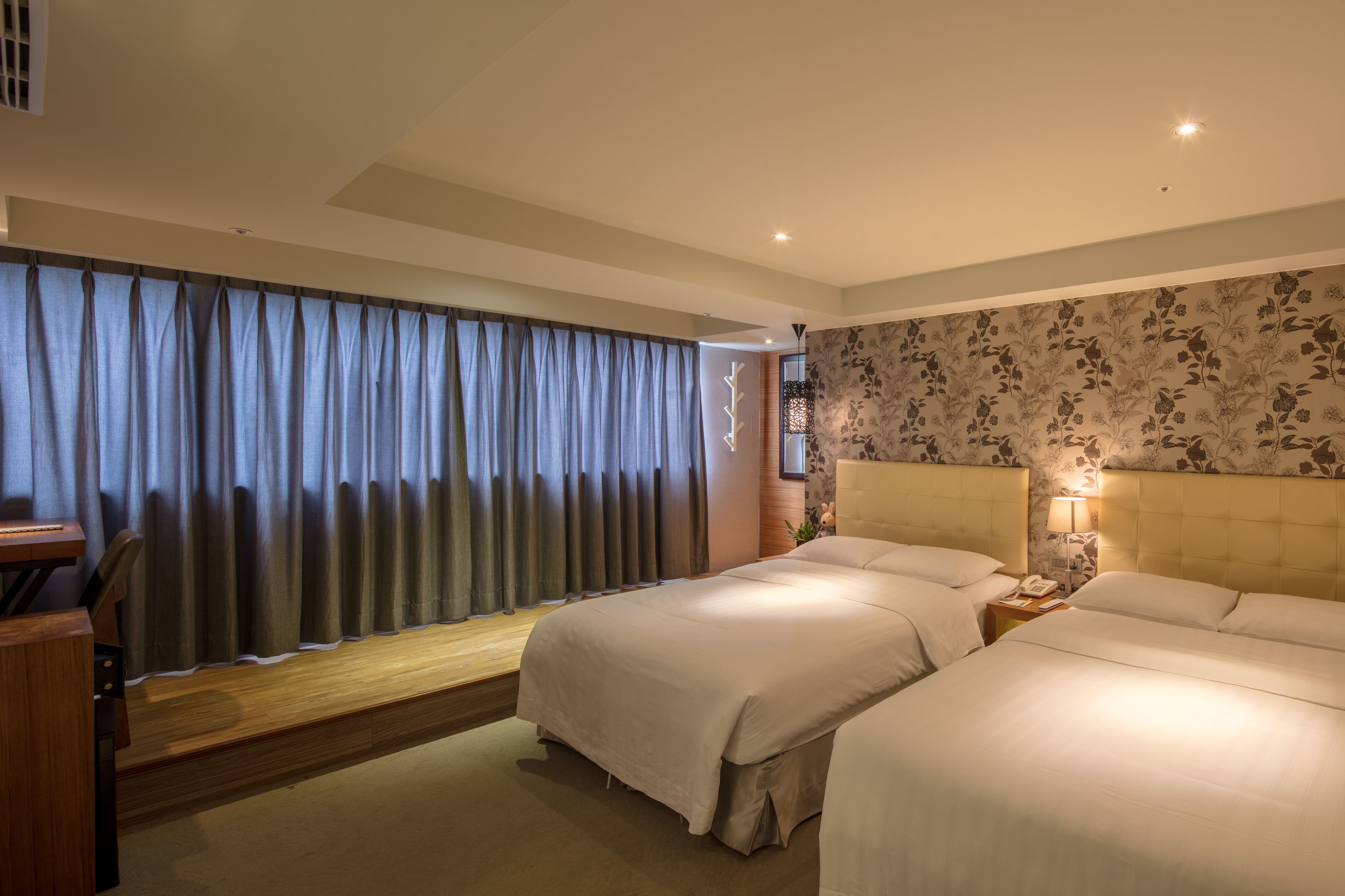 deluxe quadruple room, 1 bedroom | 1 bedroom, premium bedding, in-room safe, desk