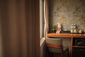 Luxury Double or Twin Room, 1 Bedroom | Private kitchen | Fridge, microwave, coffee/tea maker, electric kettle - Urtrip Hotel (Taipei)