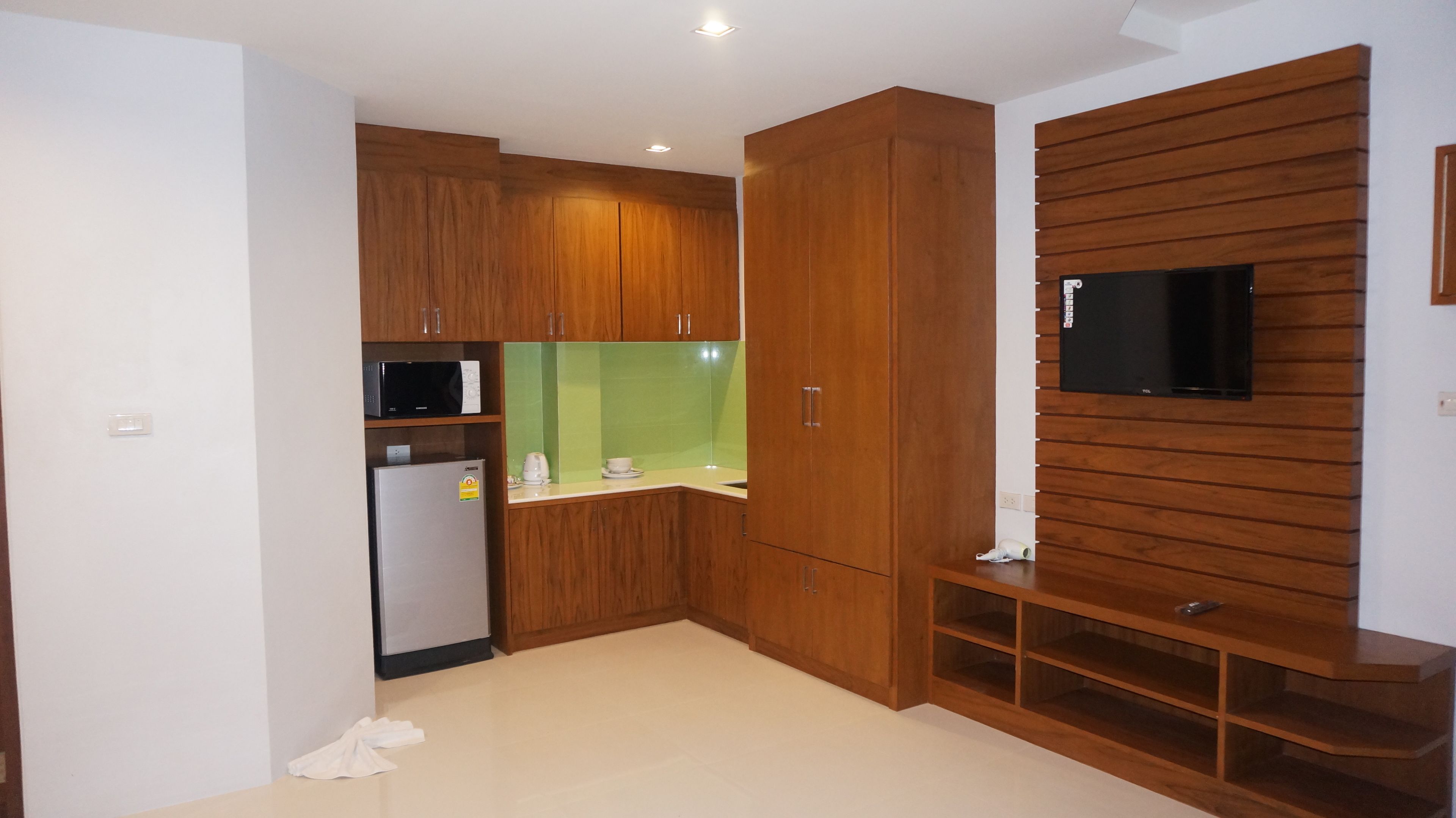 deluxe double room, garden view | private kitchen | fridge, coffee/tea maker, electric kettle, cookware/dishes/utensils