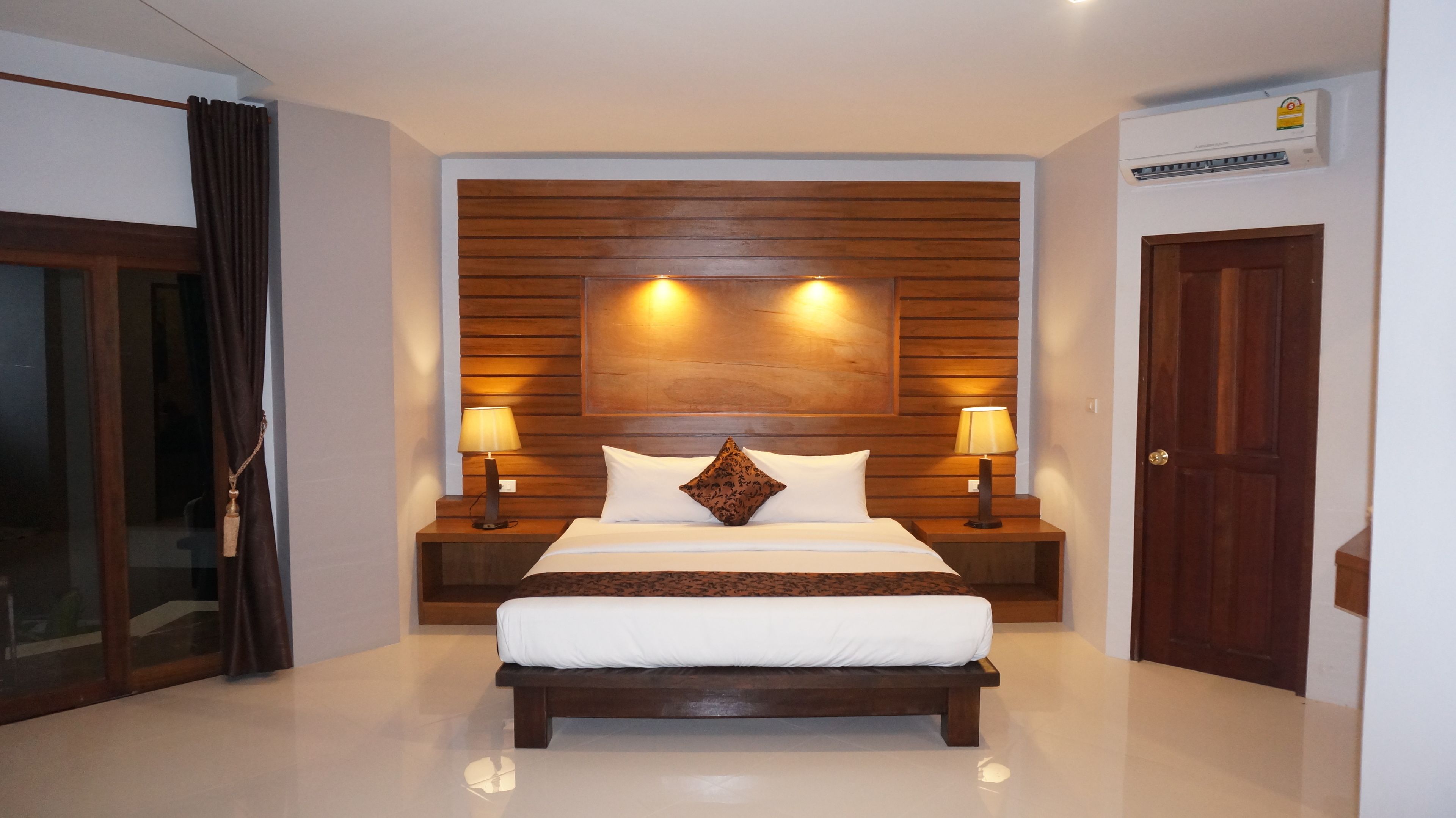 deluxe double room, garden view | in-room safe, cots/infant beds, rollaway beds, free wifi