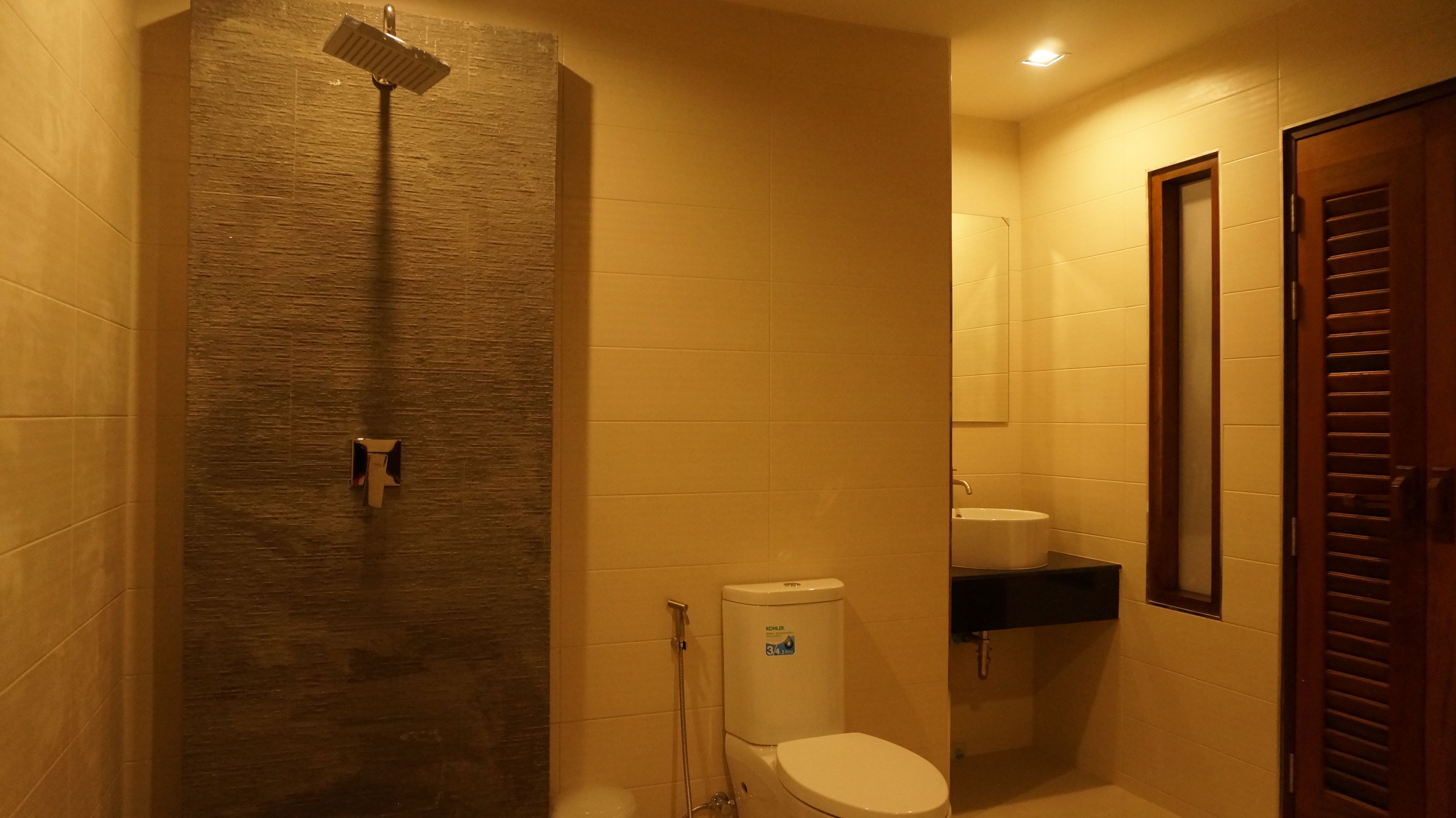 shower, rainfall showerhead, free toiletries, hair dryer