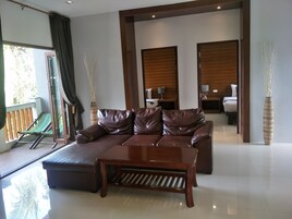 Family Suite, 2 Bedrooms | Living room