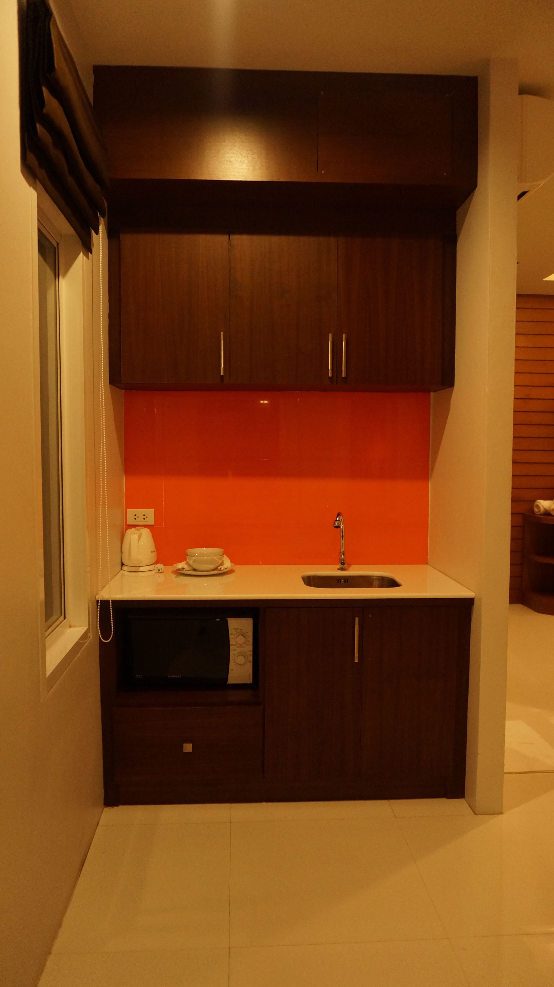 fridge, coffee/tea maker, electric kettle, cookware/dishes/utensils