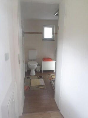 Standard Double Room | Bathroom