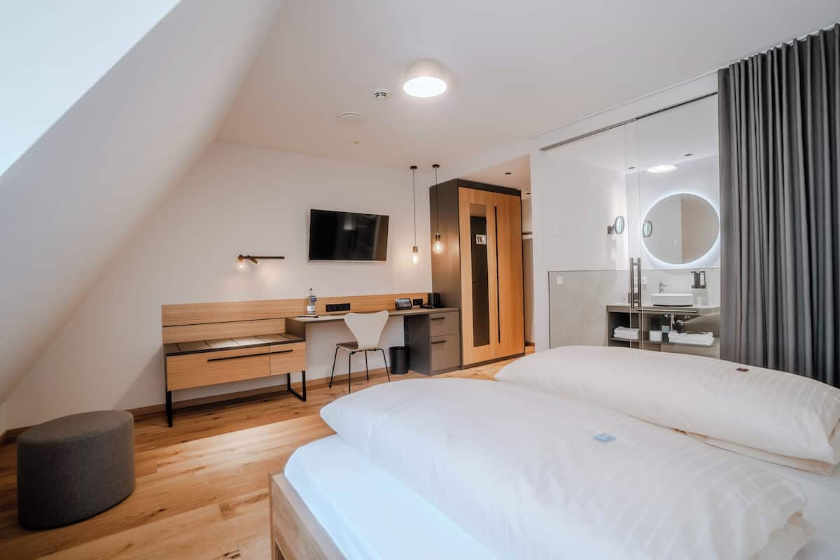 Komfort Doppelzimmer ehem. Sparkasse | 1 soveværelse, egyptiske bomuldslagner, premium-sengetøj, dundyner