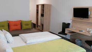 Hypo-allergenic bedding, in-room safe, desk, blackout curtains