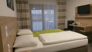 Comfort Single Room, Balcony | 2 bedrooms, hypo-allergenic bedding, in-room safe, desk