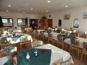 Ilmainen päivittäinen buffetaamiainen