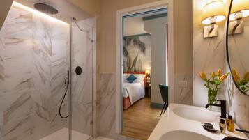 Superior-Apartment, 2 Schlafzimmer | Badezimmer | Dusche, Regendusche, Designer-Toilettenartikel, Haartrockner