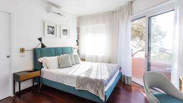 Apartment, Meerblick, Annex (8 minutes walking from main building) | Hochwertige Bettwaren, Zimmersafe, Schreibtisch, Bügeleisen/Bügelbrett