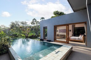 Villa Luxe, piscine privée | Minibar, coffres-forts dans les chambres, bureau