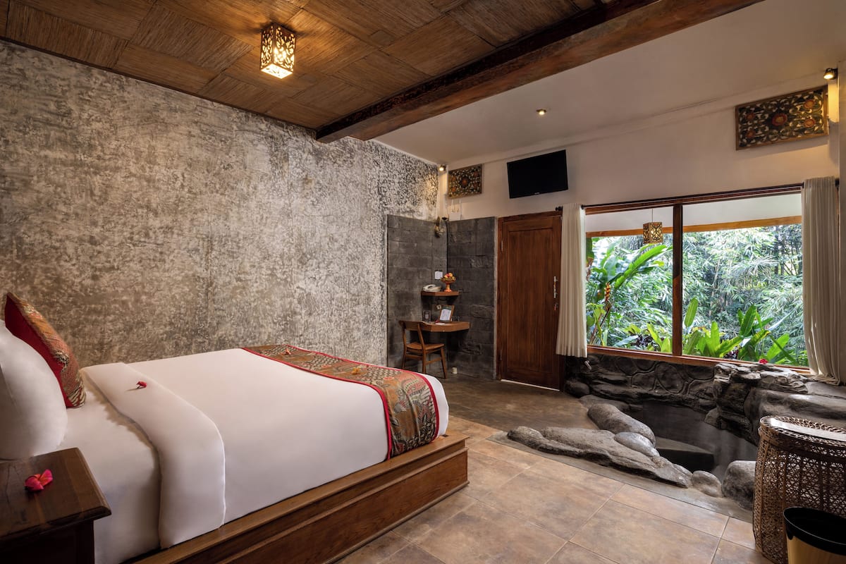 Chambre Double Supérieure, vue jardin | Minibar, coffres-forts dans les chambres, bureau