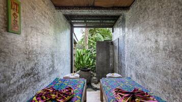 Couples treatment rooms, body treatments, hot stone massages, body wraps