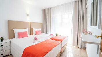In-room safe, free WiFi, bed sheets