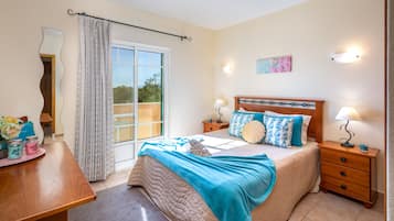 Comfort Apartment, 2 Bedrooms | In-room safe, free WiFi, bed sheets