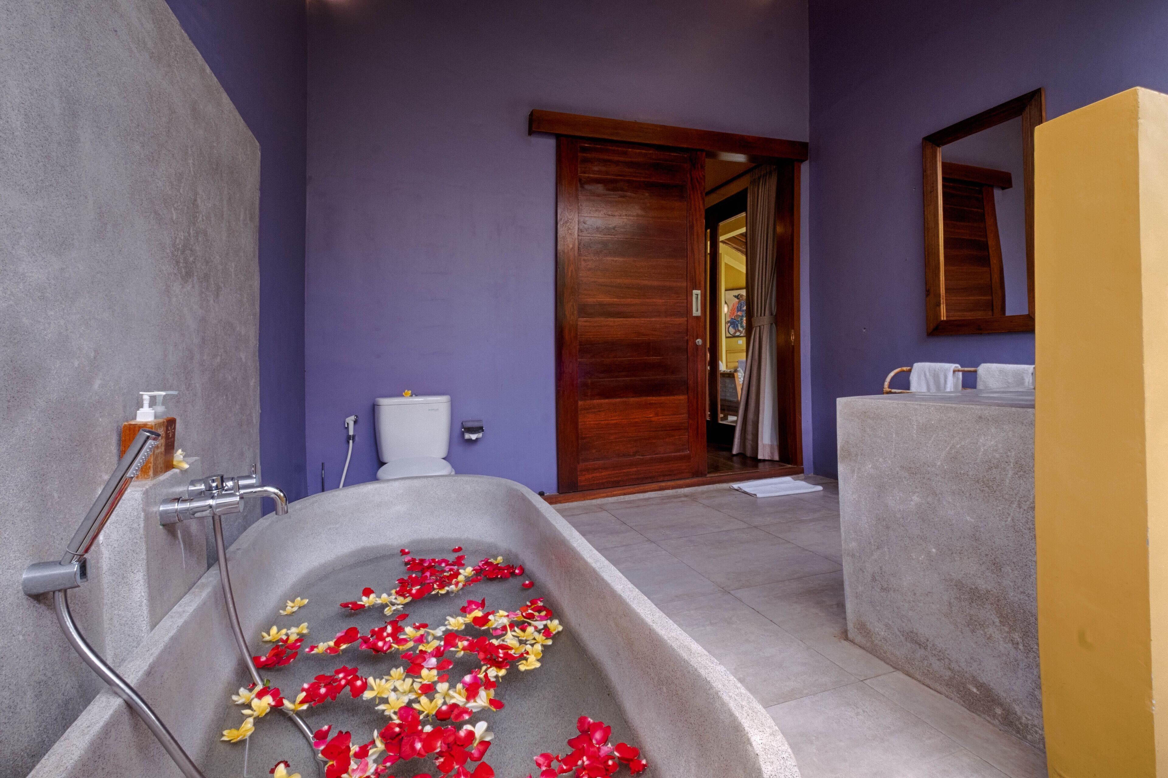 family villa, 2 bedrooms, non smoking, valley view (free 1x floating breakfast or minibar) | bathroom | separate bathtub and shower, rainfall showerhead, free toiletries