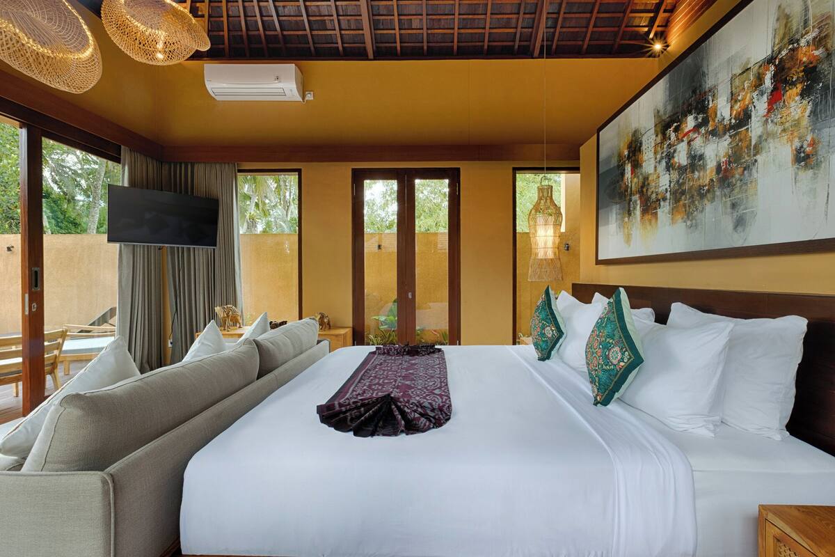 luxury villa, 1 bedroom, pool view (free 1x floating breakfast or minibar) | premium bedding, minibar, in-room safe, desk