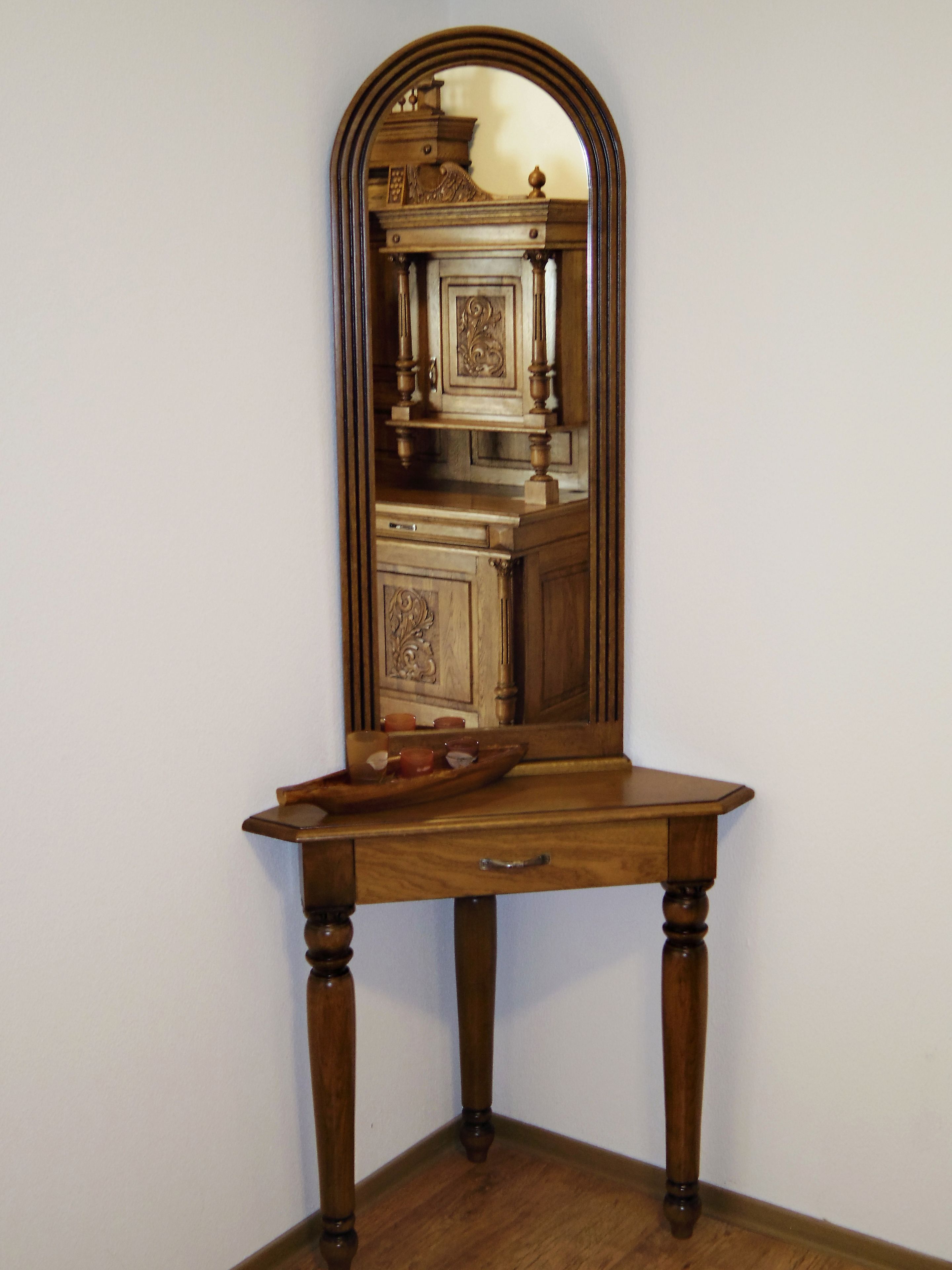 suite, 2 bedrooms | living area | flat-screen tv