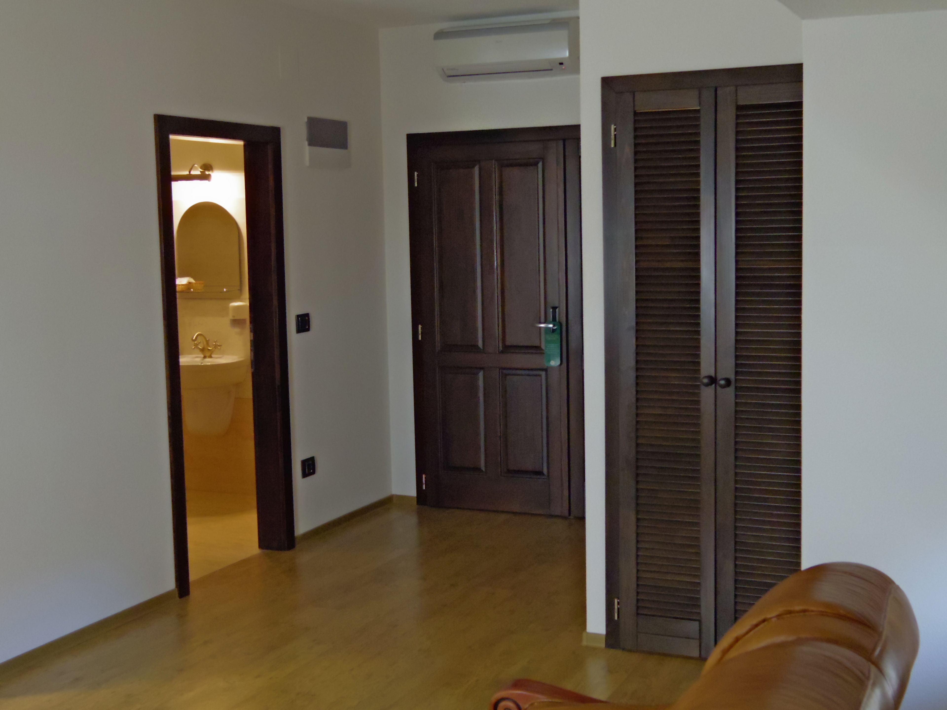 studio | living room | flat-screen tv