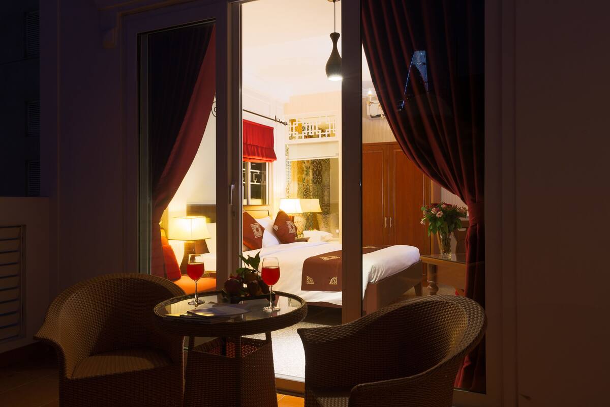 ห้องเอ็กเซกคิวทีฟสวีท (with Sundeck City View) | ผ้าปูที่นอน Frette จากอิตาลี, เครื่องนอนระดับพรีเมียม, ผ้านวมขนเป็ด