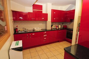 Private kitchen - The Savoy Hostel (Galway)