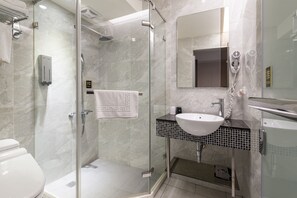 Business Twin Room, 2 Single Beds | Bathroom | Free toiletries, hair dryer, slippers, towels - Shin Shin Hotels - Songshan (Taipei)